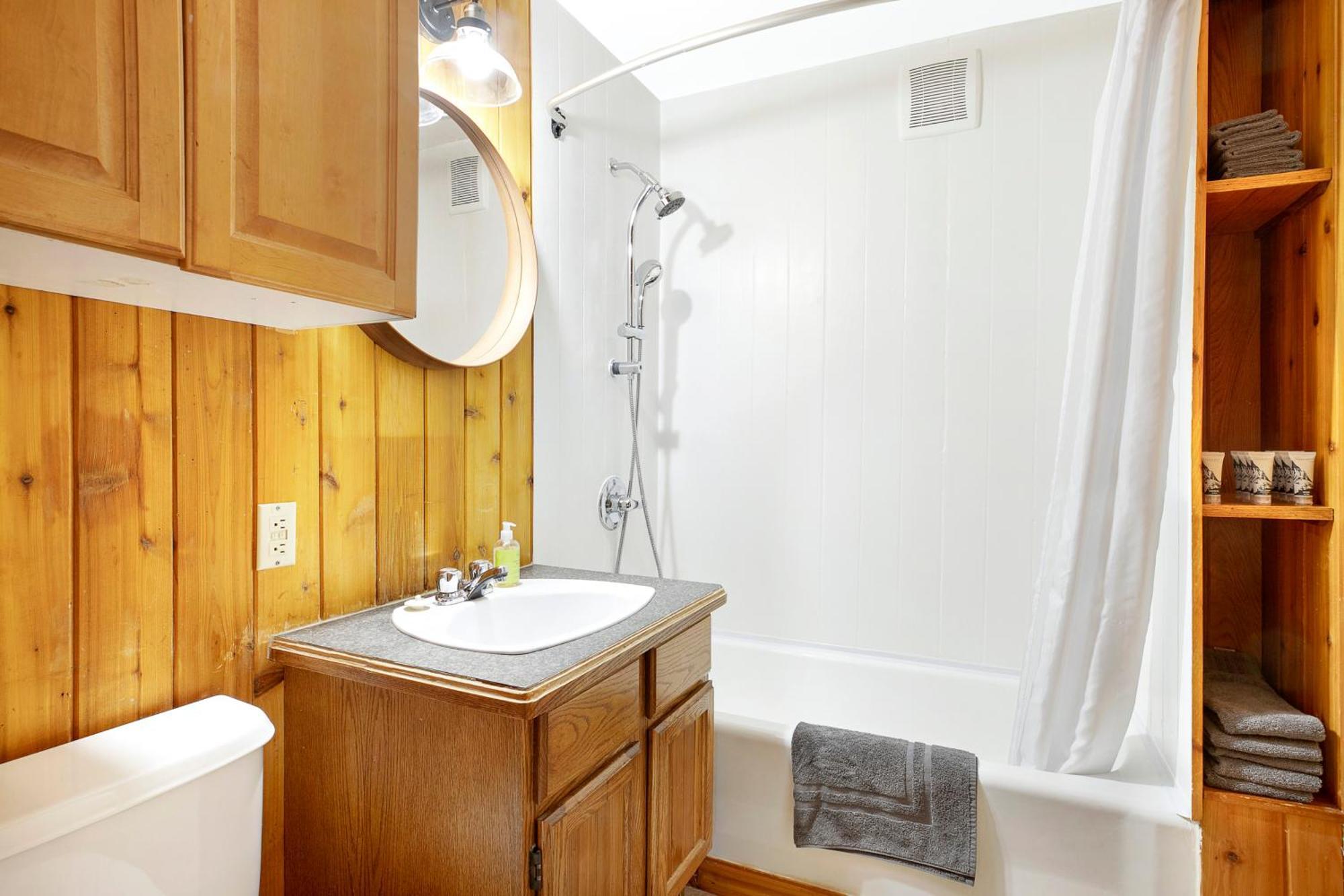 Elkhorn Lodge Vacation Rentals Banff Room photo